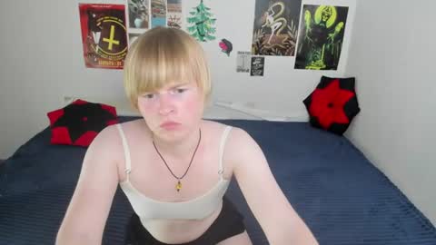 cattie_w_ online show from 16, 6, 2026