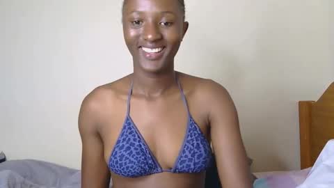 Snapshot of cee_queen chatting on 16, 5, 2026 cee_queen online show from 16, 5, 2026