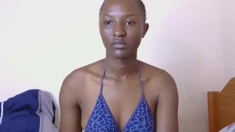 Snapshot of cee_queen chatting on 19, 5, 2026 cee_queen online show from 19, 5, 2026