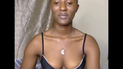 Snapshot of cee_queen chatting on 31, 5, 2026 cee_queen online show from 31, 5, 2026