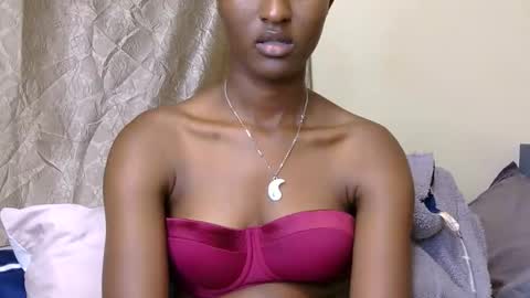 Snapshot of cee_queen chatting on 3, 6, 2026 cee_queen online show from 3, 6, 2026