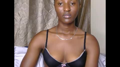 Snapshot of cee_queen chatting on 11, 6, 2026 cee_queen online show from 11, 6, 2026