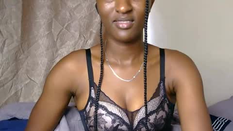 Snapshot of cee_queen chatting on 18, 6, 2026 cee_queen online show from 18, 6, 2026