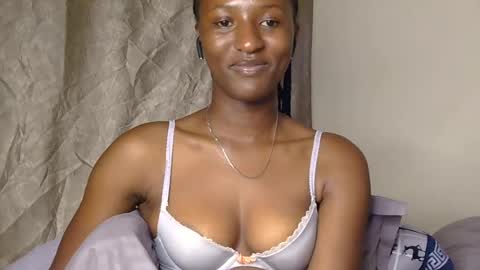 Snapshot of cee_queen chatting on 20, 6, 2026 cee_queen online show from 20, 6, 2026