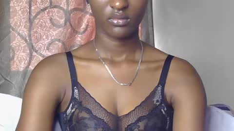 Snapshot of cee_queen chatting on 26, 6, 2026 cee_queen online show from 26, 6, 2026