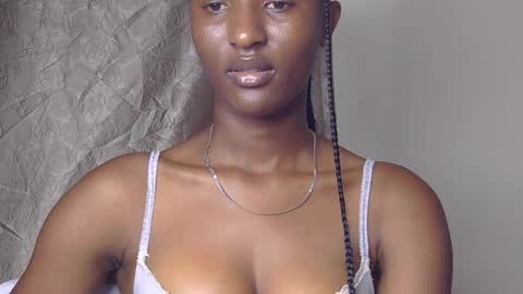 Snapshot of cee_queen chatting on 26, 6, 2026 cee_queen online show from 26, 6, 2026