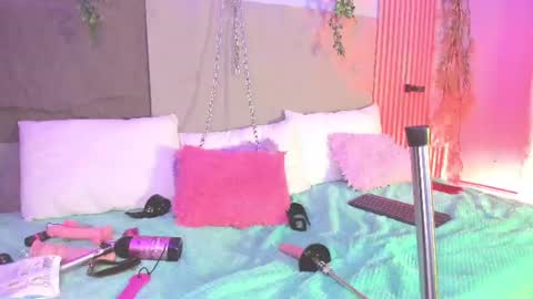 Hello guys my name is Sofi and Lizzie and  Vanessa online show from 19, 6, 2026