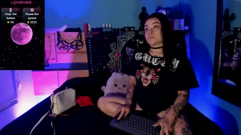 Chloeallennn  online show from 2, 6, 2026