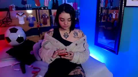 Chloeallennn  online show from 24, 6, 2026