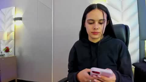  Chloe Harper  online show from 22, 6, 2026