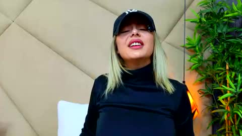 Chloe Vee online show from 12, 6, 2026