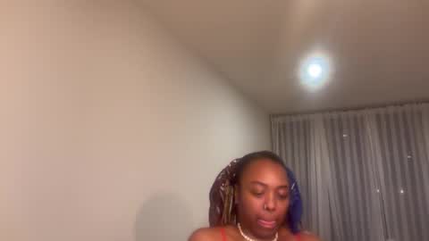 ChocolateCakeQueen online show from 3, 12, 2025