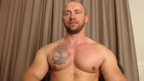 Snapshot of chrisbigbiceps chatting on 4, 6, 2026 chrisbigbiceps online show from 4, 6, 2026