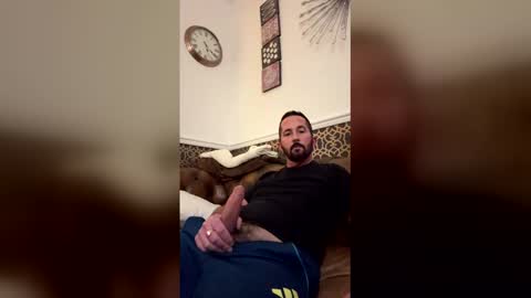 Snapshot of chrismiked chatting on 21, 12, 2025 love a good pvt sesh online show from 21, 12, 2025