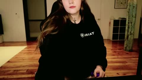 Snapshot of clover_tully chatting on 3, 6, 2026 Clover online show from 3, 6, 2026