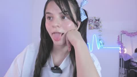 Coraline uwu     Bienvenidos al dulce mundo de Coraline    Hola amores soy Coraline  Una chica  tierna juguetona online show from 25, 5, 2026