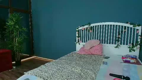 cougarmilf_ online show from 15, 6, 2026