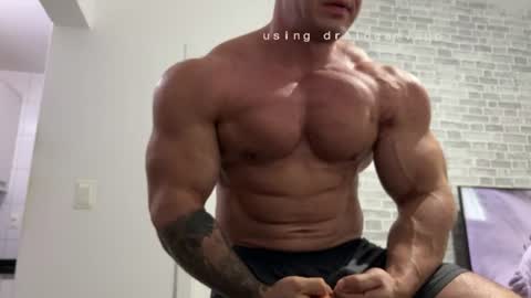 couplemuscle40 online show from 8, 6, 2026
