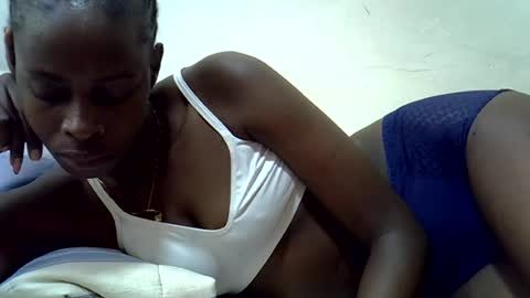 creamy_pussie online show from 25, 6, 2026
