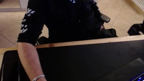 Snapshot of crocken_bisc chatting on 19, 12, 2025 crocken_bisc online show from 19, 12, 2025