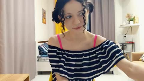 Snapshot of curlixiee chatting on 9, 5, 2026 Kira online show from 9, 5, 2026