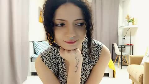 Snapshot of curlixiee chatting on 25, 5, 2026 Kira online show from 25, 5, 2026