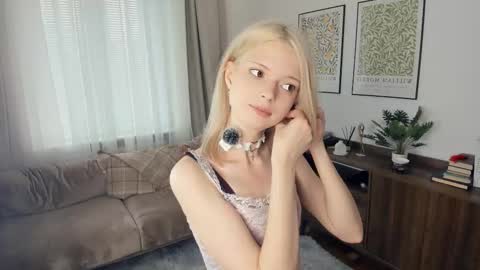 Snapshot of cutebrutality chatting on 27, 10, 2025 Alice online show from 27, 10, 2025