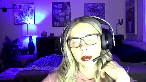 Nicki Molotov online show from 5, 1, 2025
