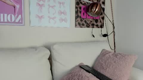 dafne_hillss online show from 21, 6, 2026