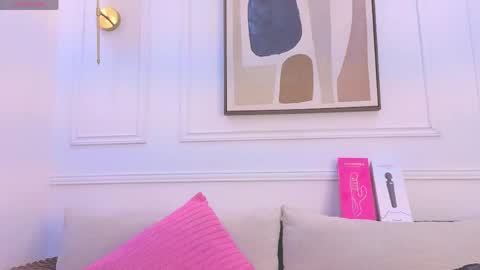Daisy Price online show from 5, 6, 2026
