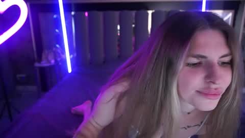 danielareign online show from 9, 6, 2026