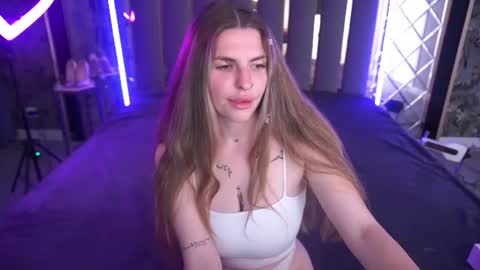 danielareign online show from 14, 6, 2026