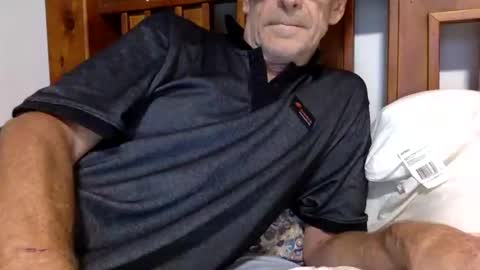 deanofflove2210 online show from 9, 3, 2025