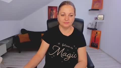 DeliciousLolly online show from 10, 6, 2026