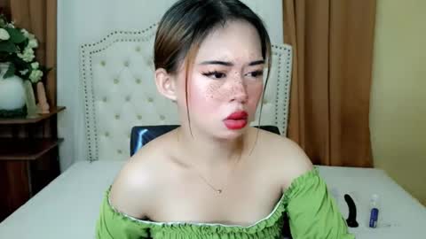 Snapshot of deliciously_sophie chatting on 27, 5, 2026 Sophie online show from 27, 5, 2026