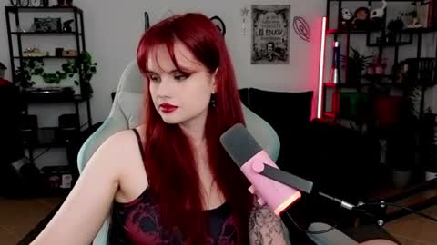 dellacrush_ online show from 8, 6, 2026