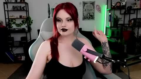 dellacrush_ online show from 9, 6, 2026