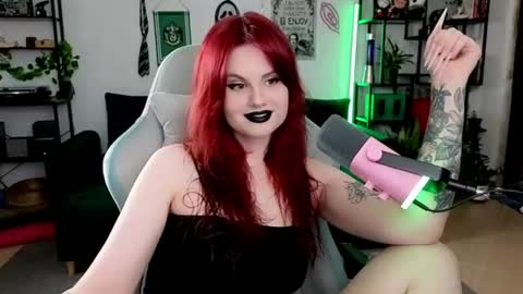 dellacrush_ online show from 10, 6, 2026