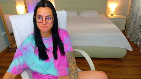 Snapshot of divineluxe chatting on 3, 7, 2026 Ivory Blue. online show from 3, 7, 2026
