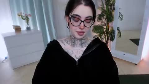 dixipixi_ online show from 18, 6, 2026
