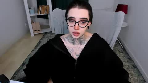 dixipixi_ online show from 25, 6, 2026
