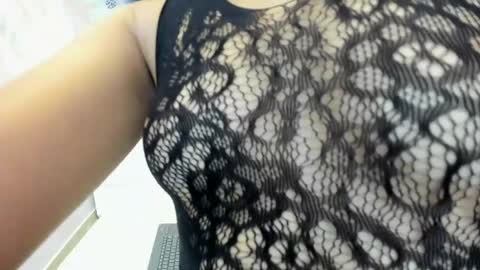Snapshot of doll_skinny18 chatting on 25, 5, 2026 Samy online show from 25, 5, 2026