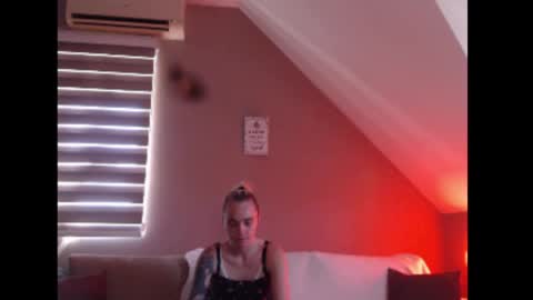 A girl online show from 30, 6, 2026
