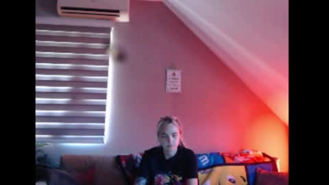 A girl online show from 3, 7, 2026