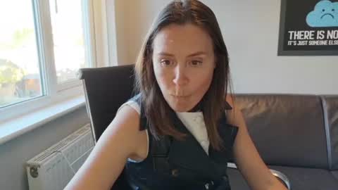 Nadia Ferreira  online show from 13, 6, 2026