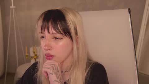 EVA NON NUDE online show from 5, 6, 2026