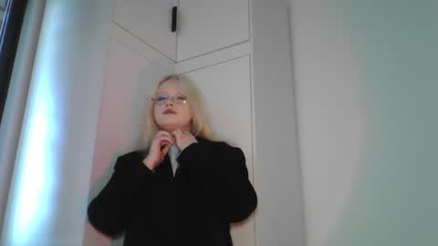 elayne_sweet online show from 14, 6, 2026