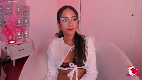 Snapshot of elegant_rouse chatting on 14, 6, 2026 Rouse online show from 14, 6, 2026