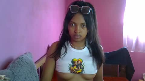 Snapshot of elisah01 chatting on 19, 5, 2026 elisah01 online show from 19, 5, 2026
