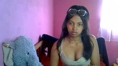 Snapshot of elisah01 chatting on 20, 5, 2026 elisah01 online show from 20, 5, 2026